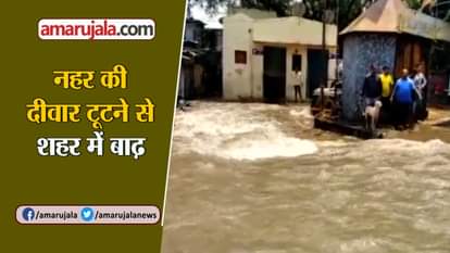 FLOOD CAUSED BY MUTHA CANAL WALL BREACHES FLOOD IN LOW-LYING AREAS OF CITY PEOPLES RESCUE