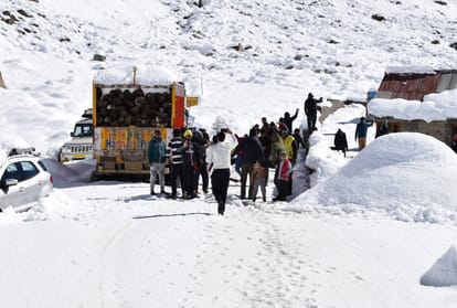 statement of peoples stuck in snowfall in lahaul and spiti