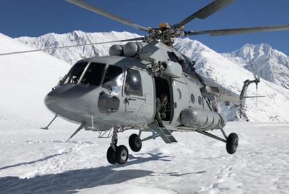 8 officers and employees including DC Lahaul stranded in heavy snowfall