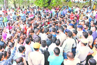 chakka jam by college students in dharamshala