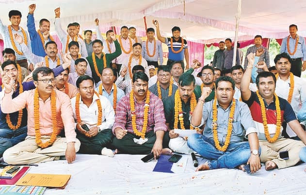भूख हड़ताल कर जेई संघ ने जताया विरोध