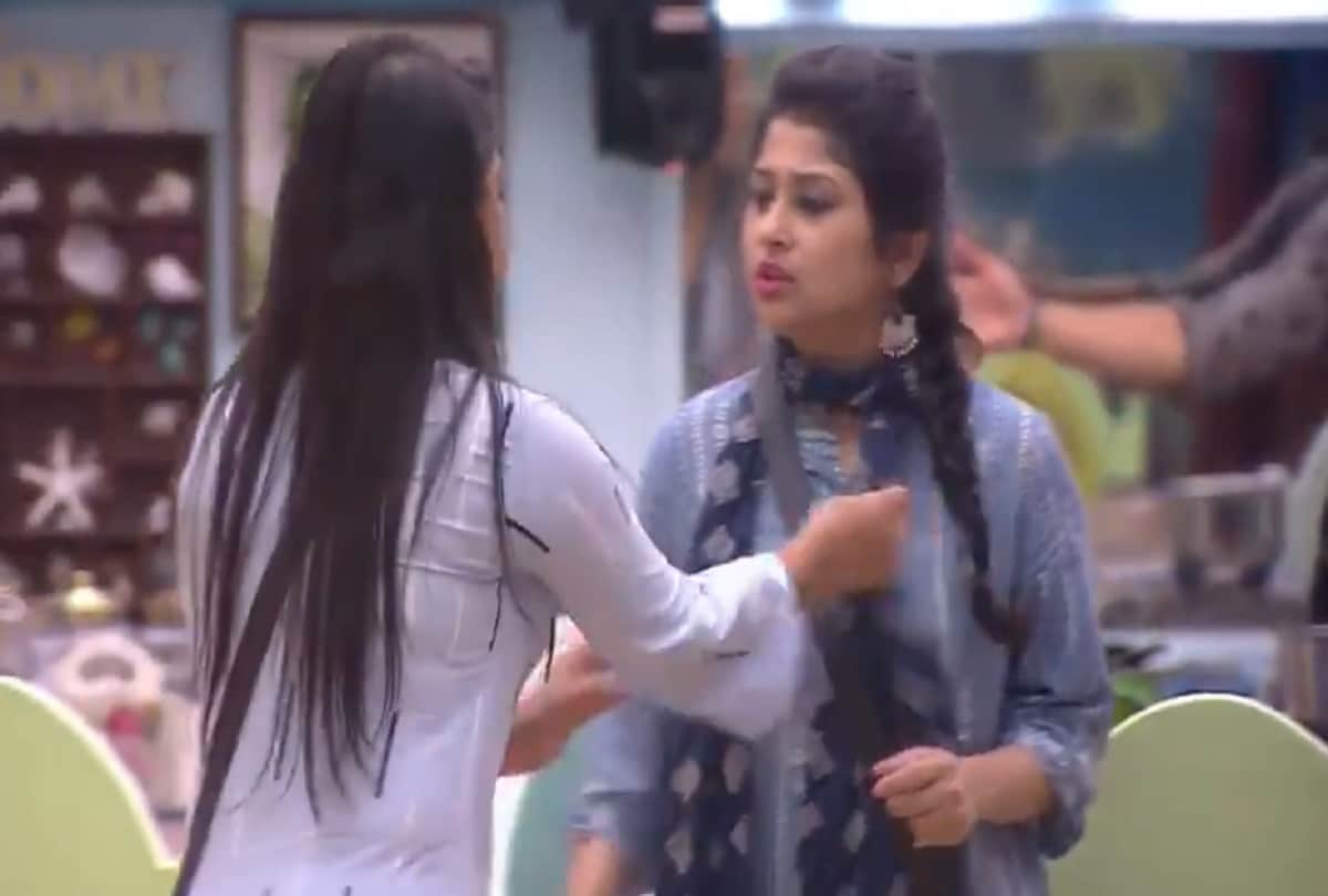 bigg boss somi khan blames deepak thakur for touching her clothes