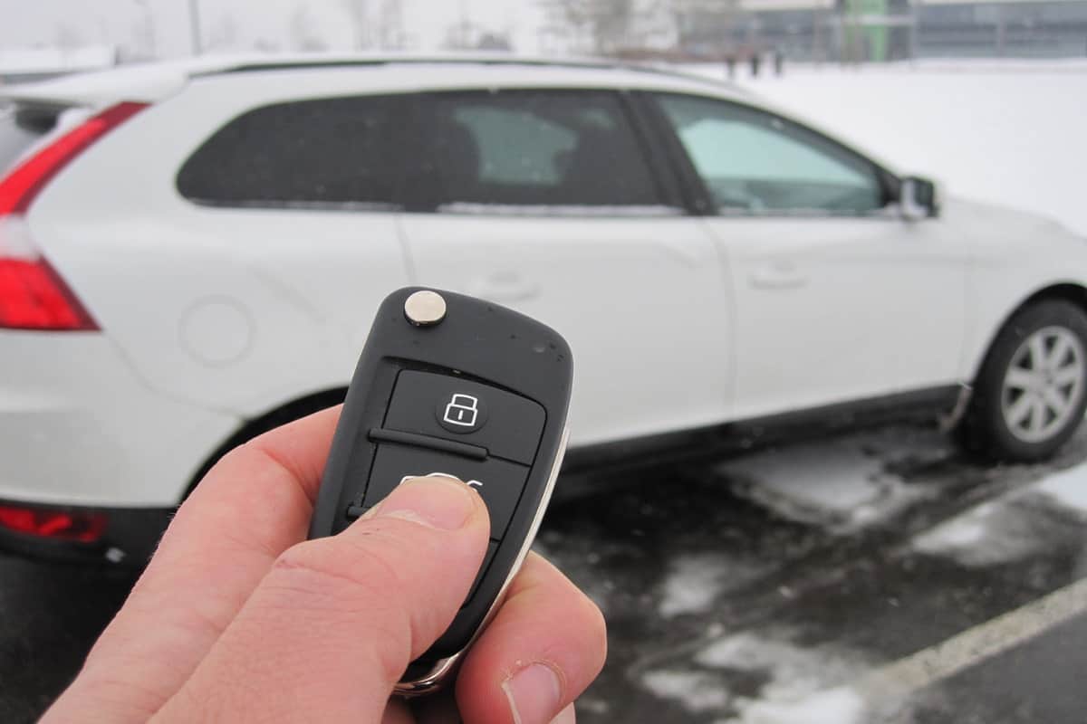 how to save yourself during accident with car safty features