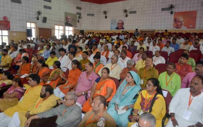 CM yogi held meeting in varanasi for mission 2019 victory