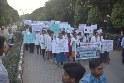 BHU hospital doctors strike continue bouncer shifted