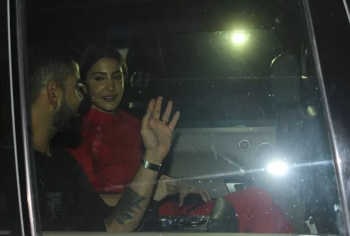 virat kohli is madly in love with anushka sharma watch sui dhaga twice gave heart melting review