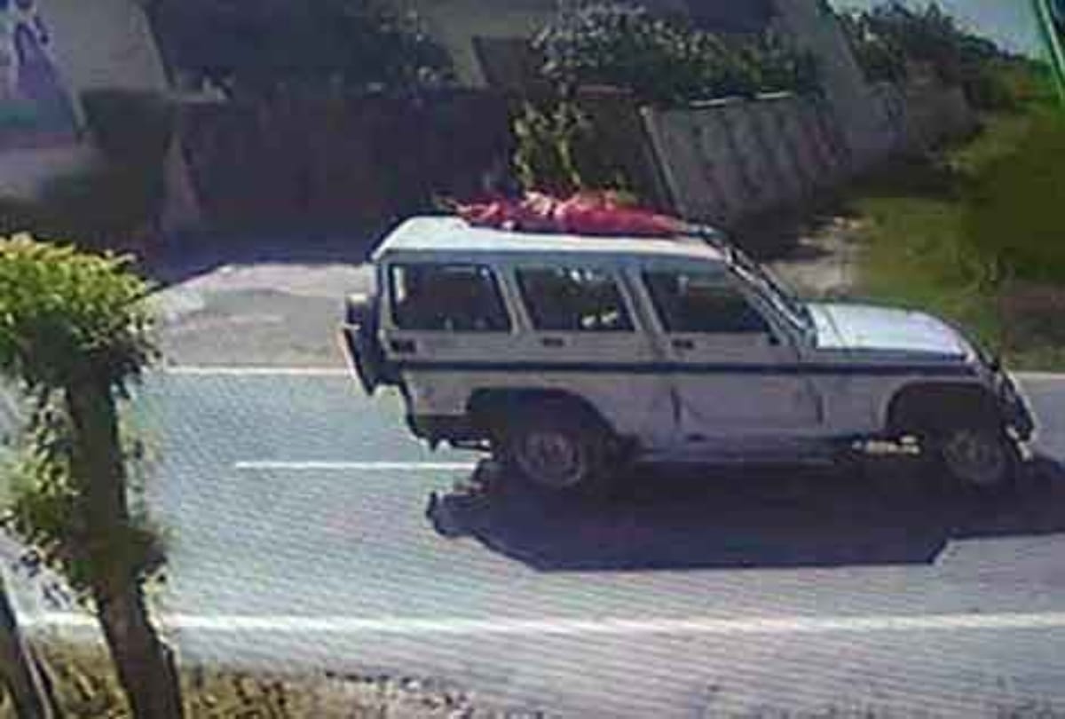 Video viral of a Woman who is thrown off police jeep roof in Punjab