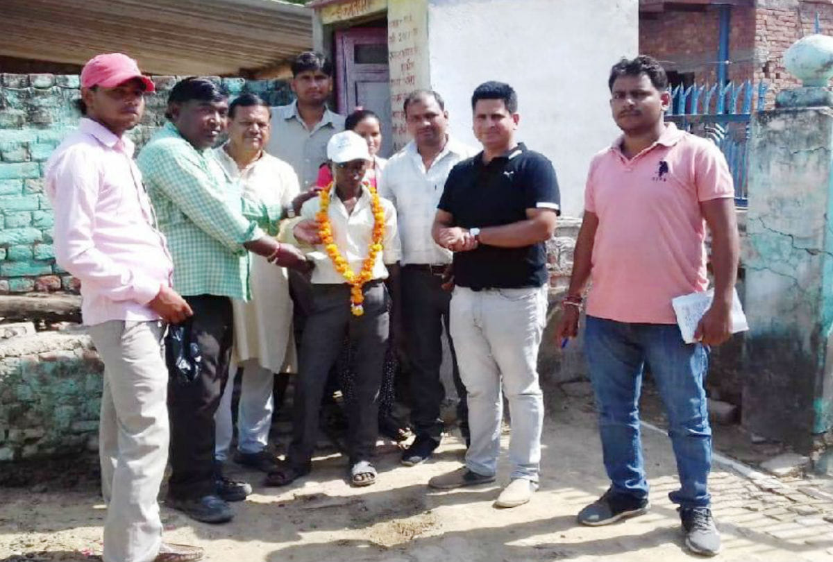 agra student deepchand sold his bicycle for toilet construction