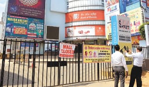 Gone till noon, Gulzar became market in the evening