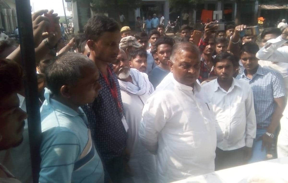 Ambedkar statue broken in azamgarh