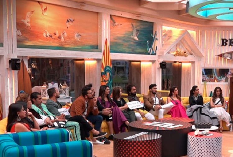 Bigg Boss 12 housemates targets Deepak Thakur Urvashi Vani in front of Salman Khan