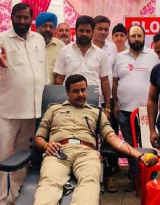 पीरूमदारा में 65 यूनिट रक्तदान हुआ