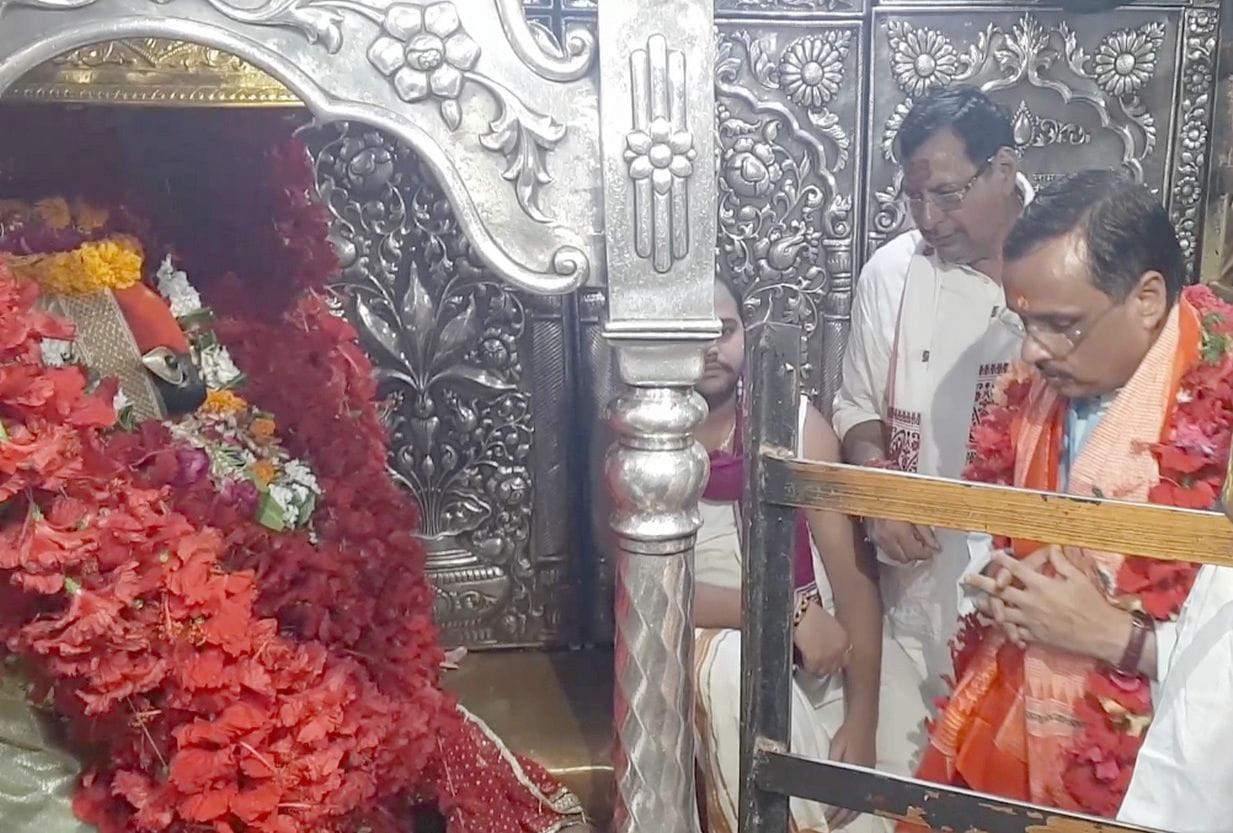विंध्याचल में गदंगी देख भड़के  डिप्टी सीएम