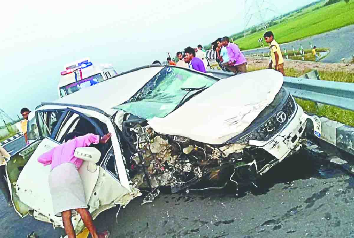 accident on Expressway in etawah
