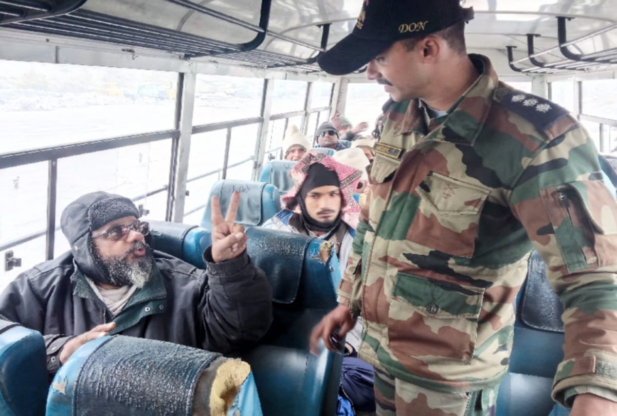32 people stranded in Lahoul-Spiti Airlifted by airforce