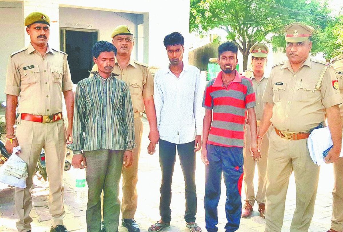 Aadhar card and mobile phones recovered from bangladesh citizens in mathura