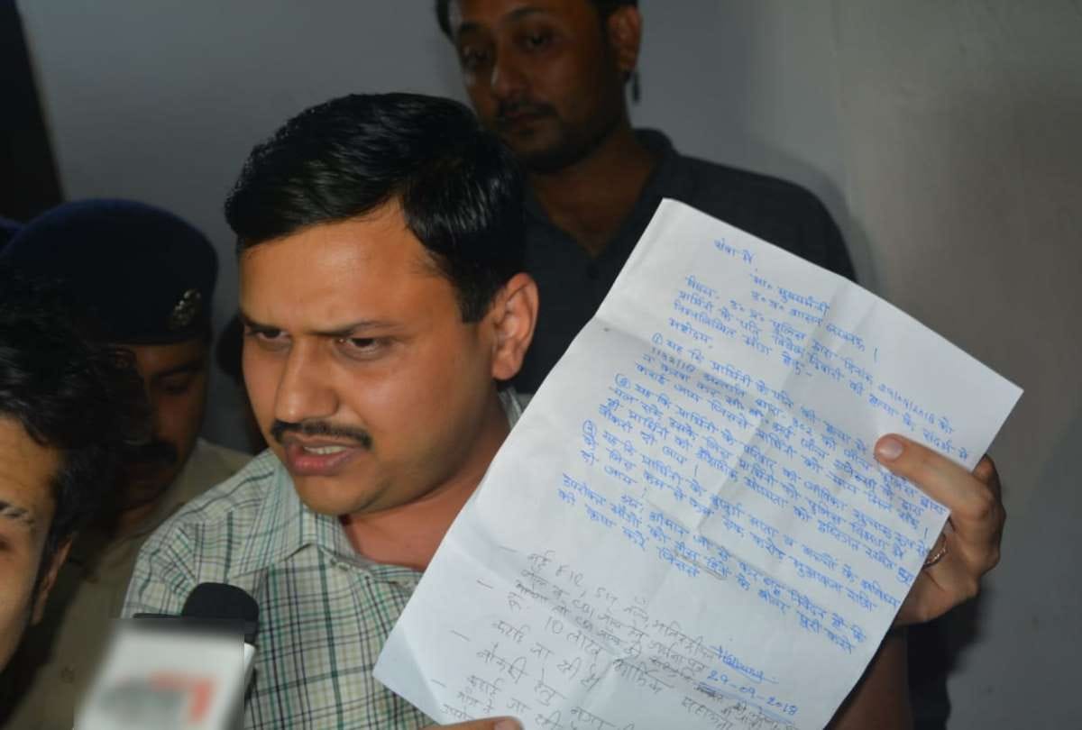 vivek tiwari wife will get job in nagar nigam