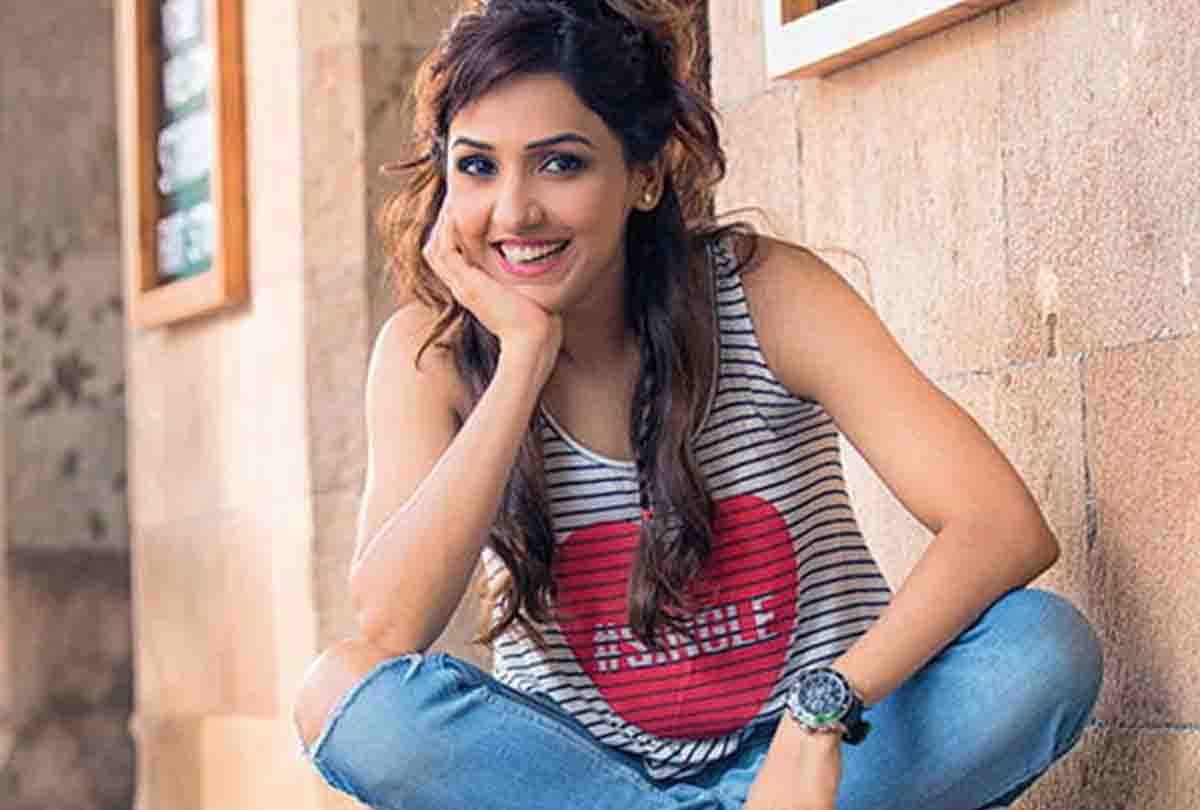 Singer neeti Mohan in kanpur