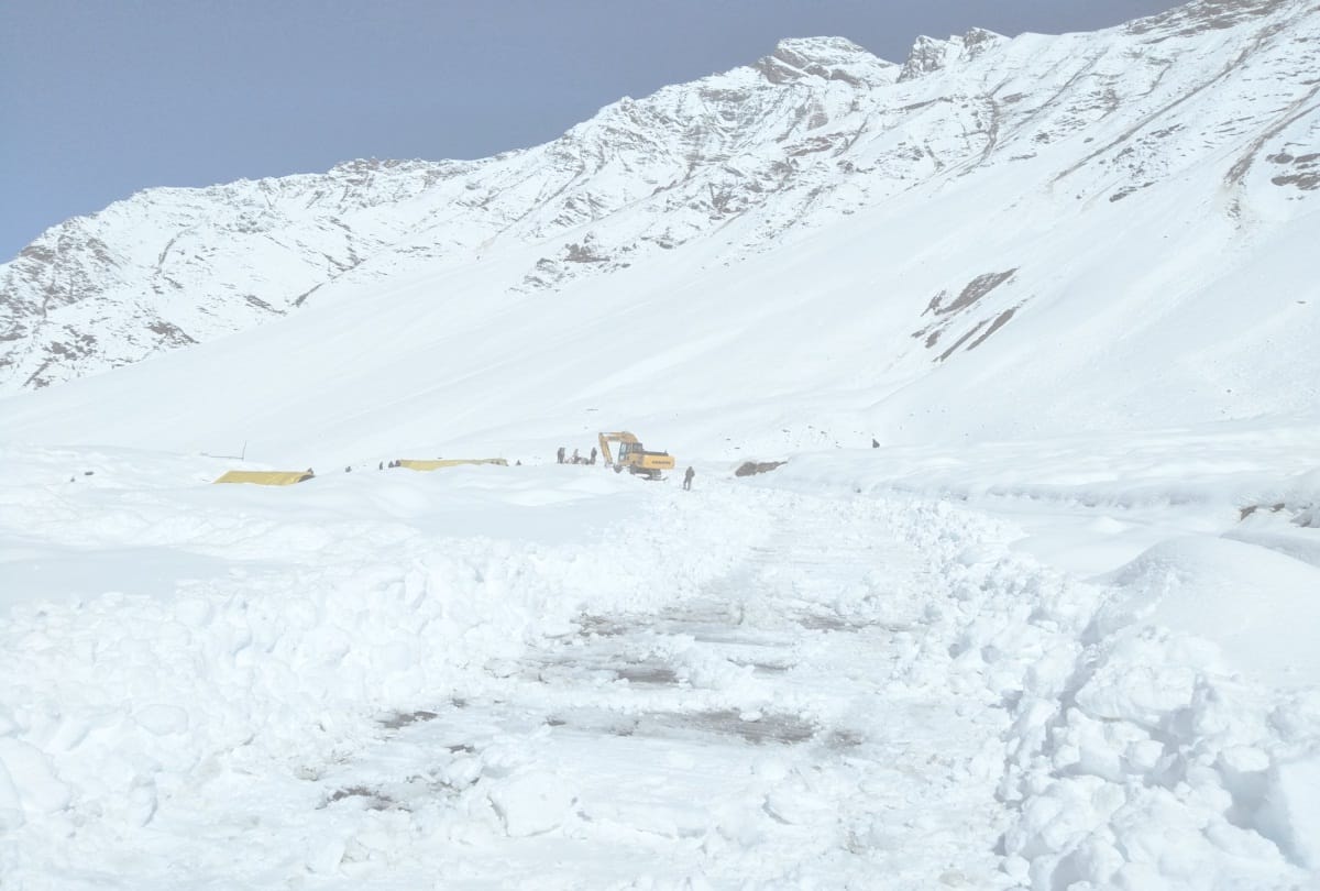 Nepali Staying alive in minus temperature for 12 hours