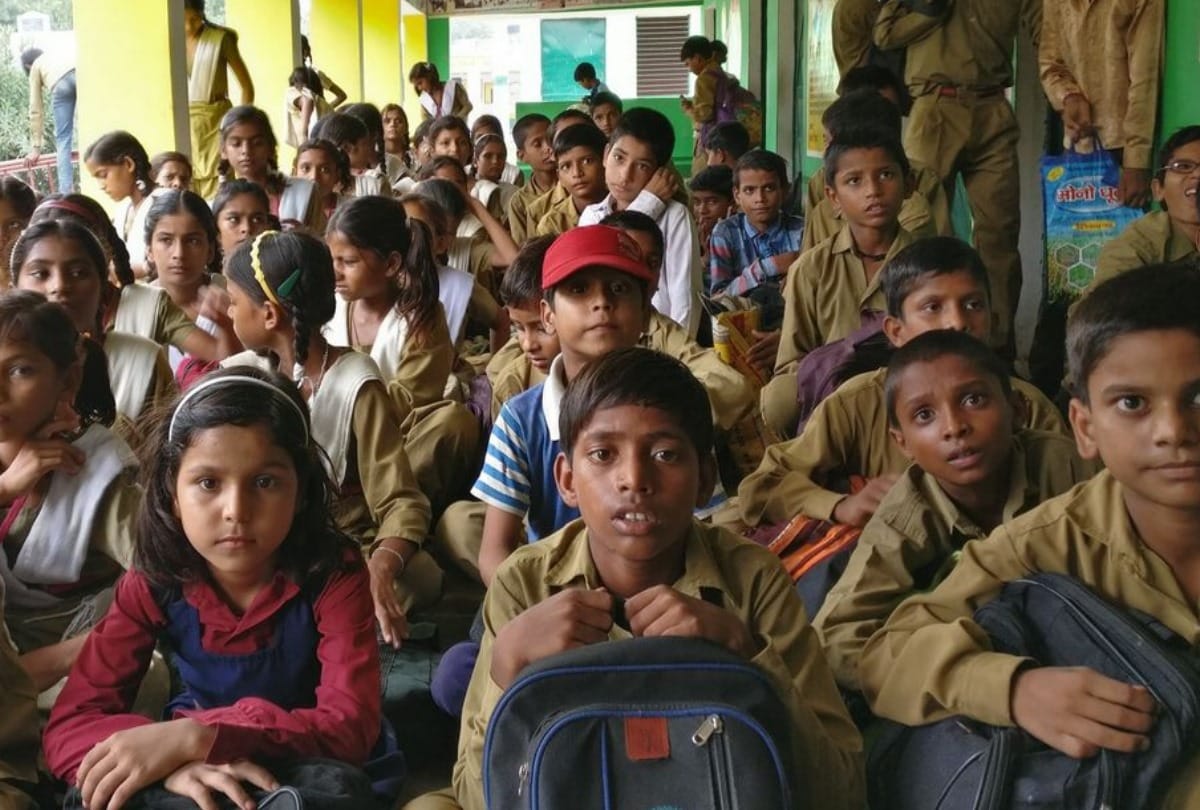 Nine Classes Run in Two rooms only in uttarakhand 