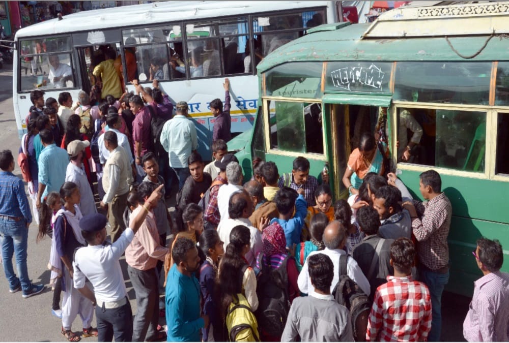 Taxi Union strike pilgrims face problem for Bus in uttarakhand
