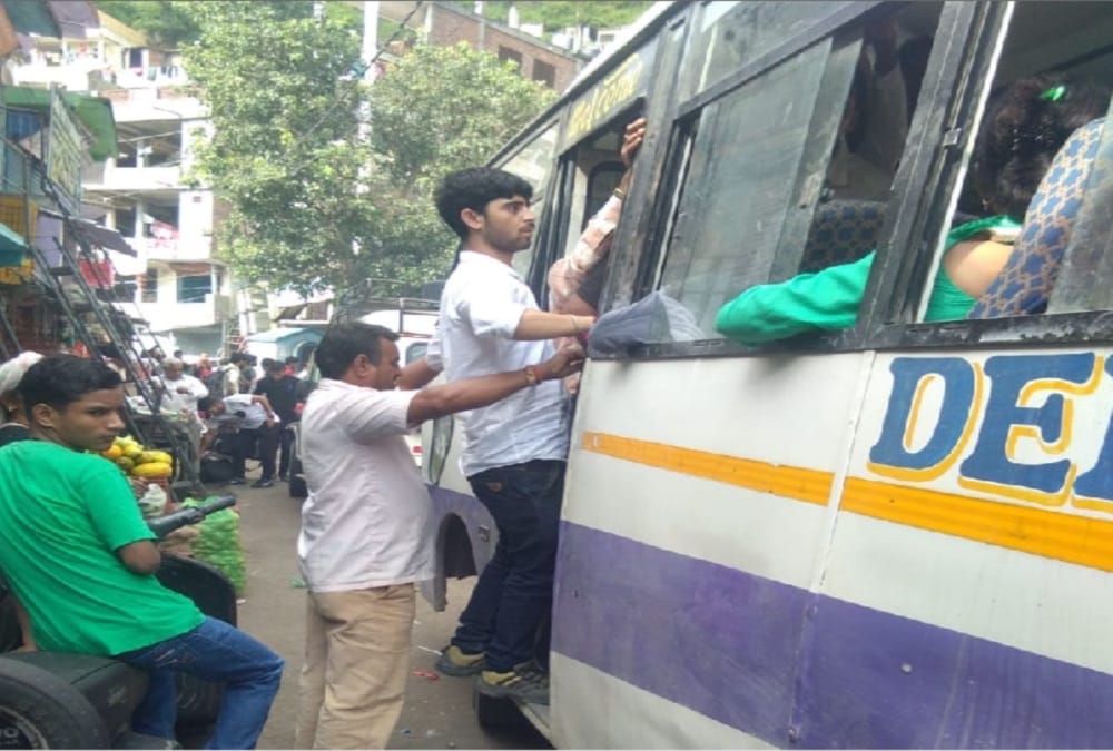 Taxi Union strike pilgrims face problem for Bus in uttarakhand