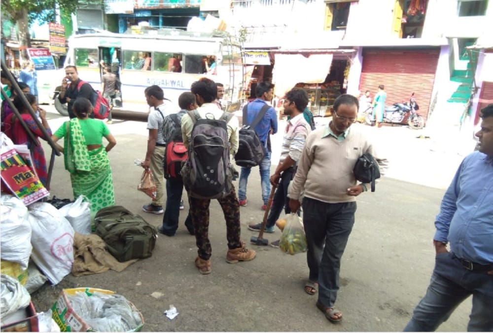 Taxi Union strike pilgrims face problem for Bus in uttarakhand