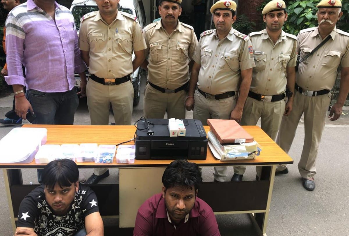 Two persons arrested by police in possession of counterfeit currency notes in denominations in delhi