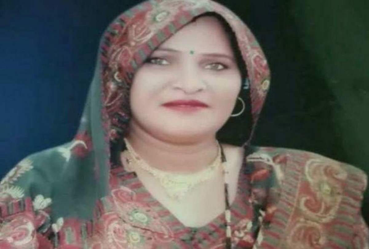 to cure snake bite man covered full body under cow dung in uttar pradesh
