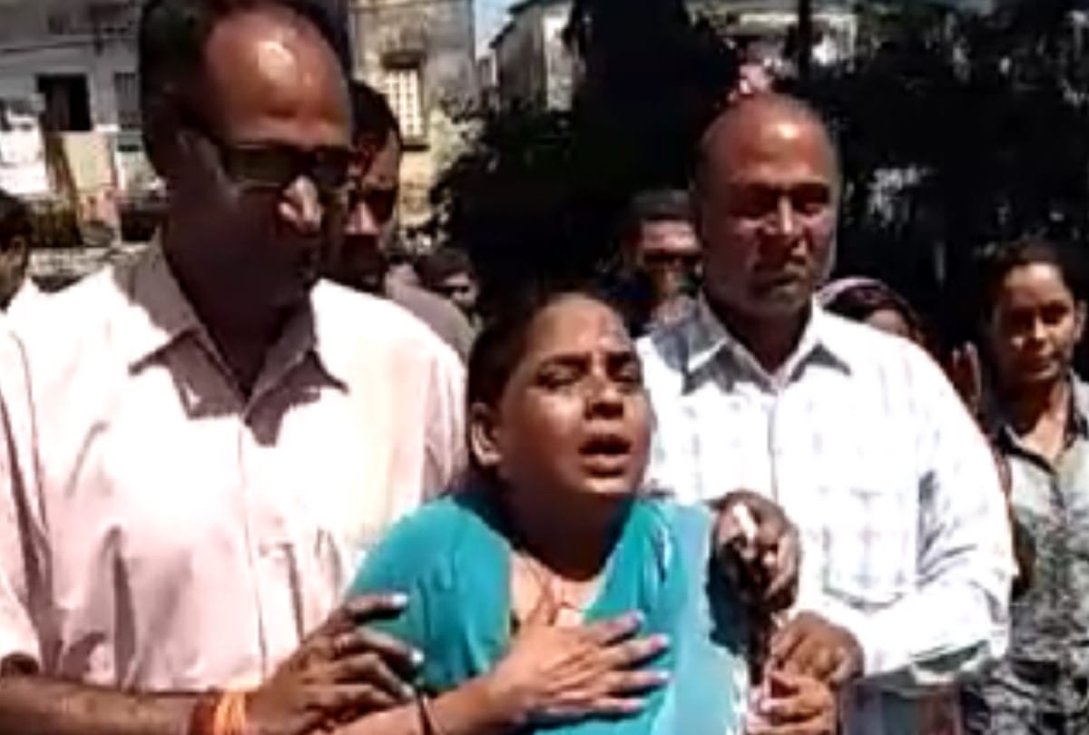 Apple executive Vivek Tiwari wife kalpana tiwari says ‘Why did police shoot’