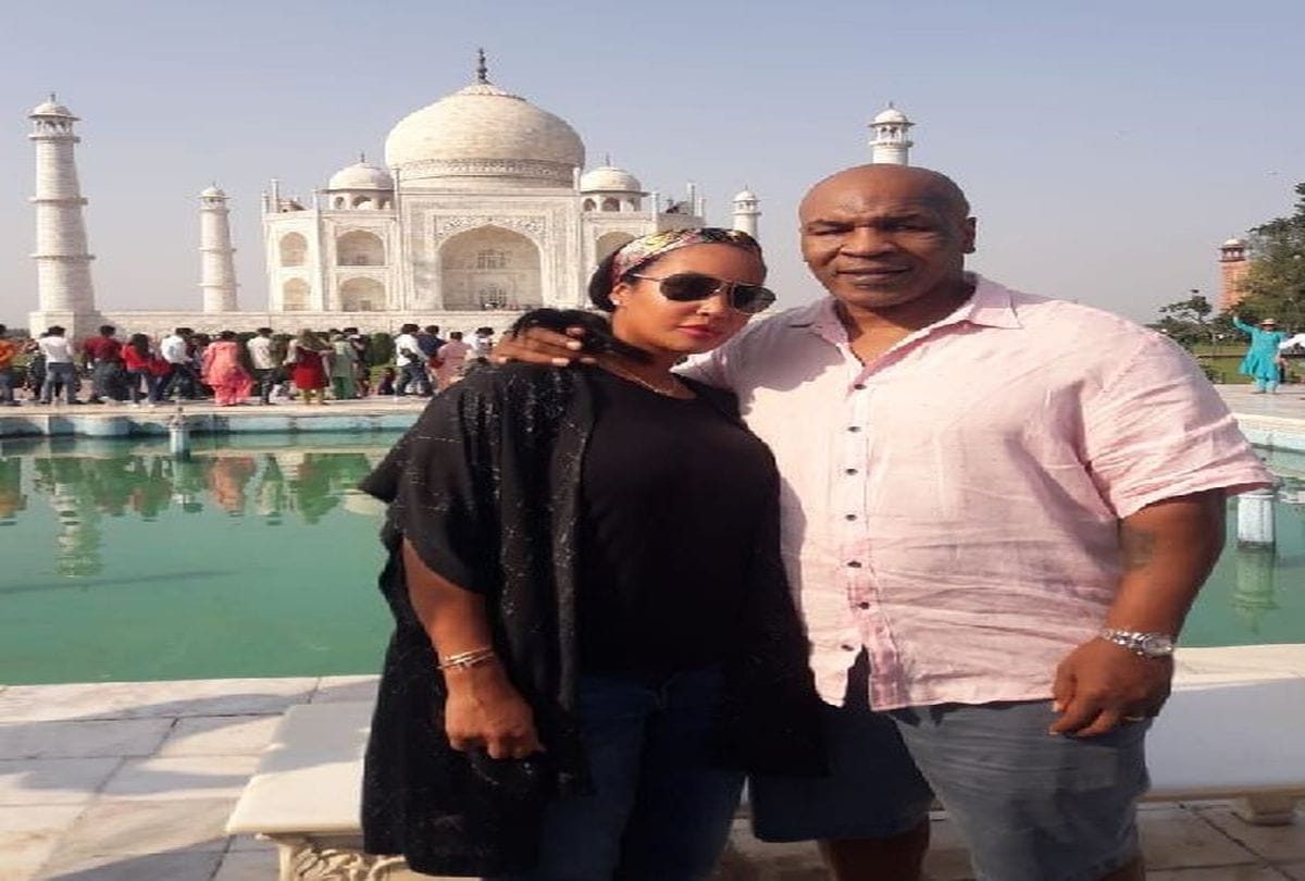 Boxer Mike Tyson watched the Taj Mahal with his wife