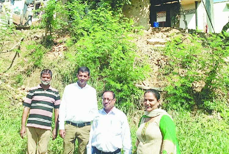 बारिश से नुकसान के आकलन को फील्ड में डटे अधिकारी