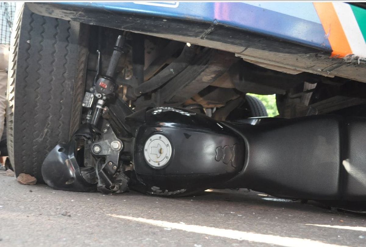 Engineer student dies in bike collision with truck on highway