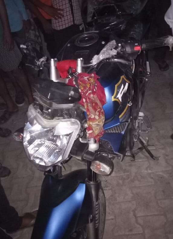 Bike slipped in an attempt to avoid pit, truck crushed the rider