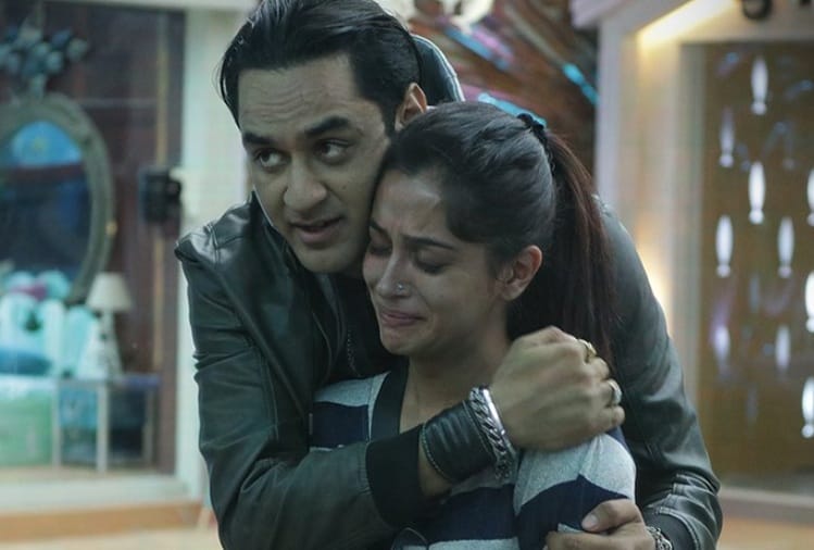 Bigg Boss 12 Kriti Verma Roshmi Banik Nirmal gets evicted from the house