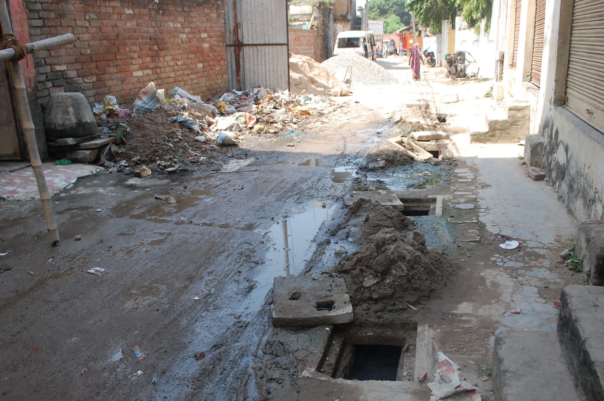 शहरी टैक्स लेकिन व्यवस्थाएं गांव जैसी