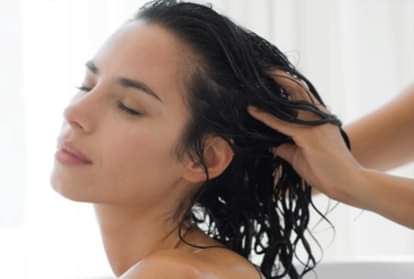 Hair tips while doing oil massage
