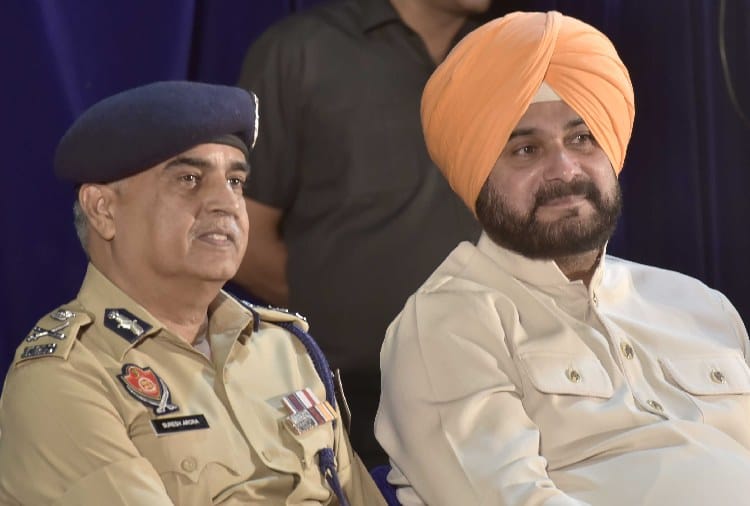 Congress Minister Navjot Sidhu Compared Prakash Singh Badal with Dhritrashtra