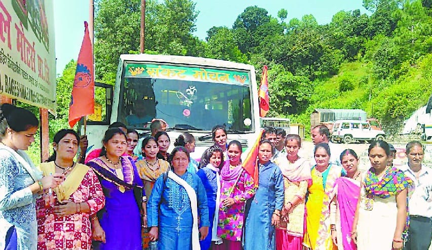 LABOURS, FARMERS, ASHA WORKERS OFF TO DELHI FOR PROTEST