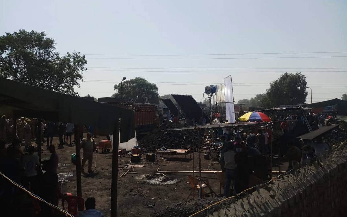 Super star rajinikanth are shooting a film in chandauli