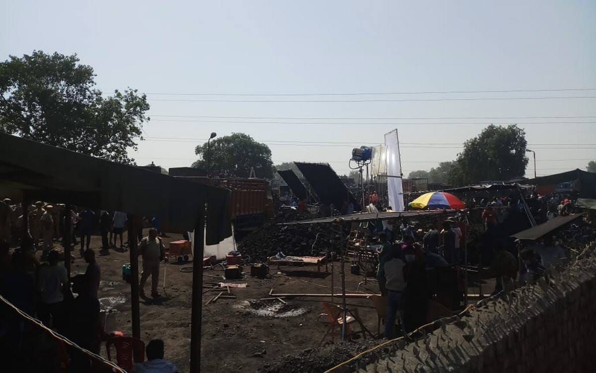 Super star rajinikanth are shooting a film in chandauli