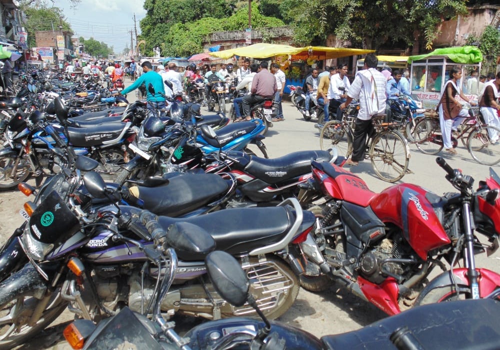 Road to the city shrinking from encroachment