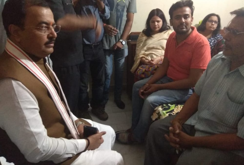 keshav prasad maurya meets vivek tiwari family.