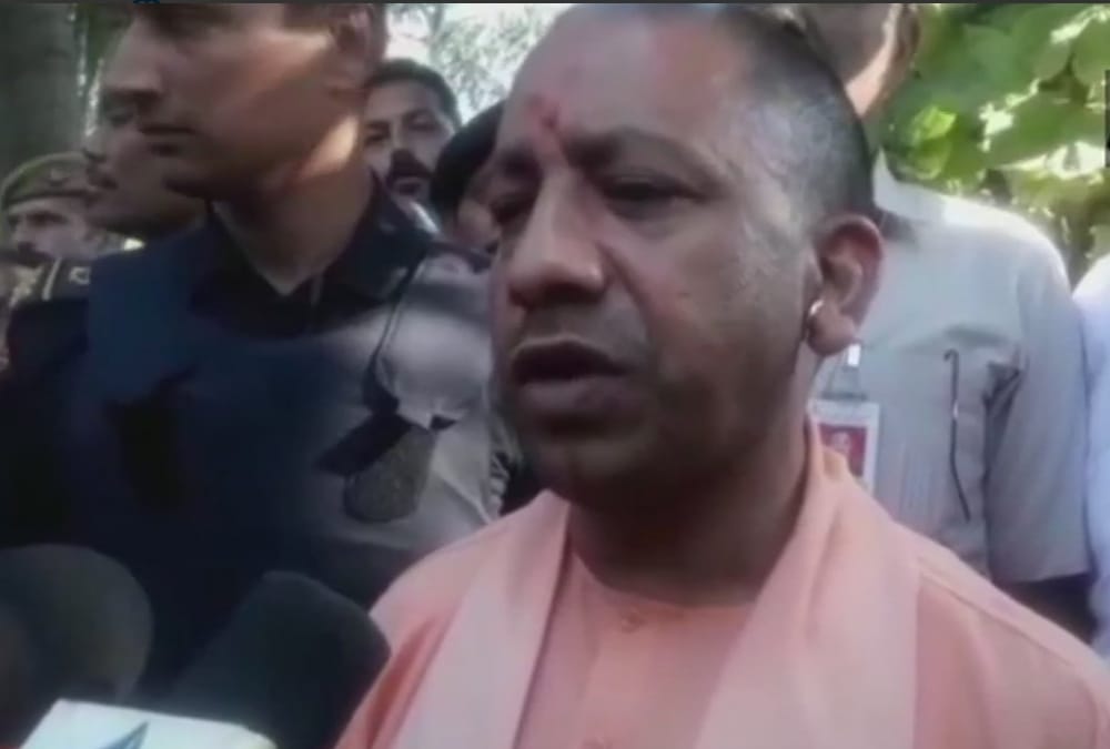 keshav prasad maurya meets vivek tiwari family.