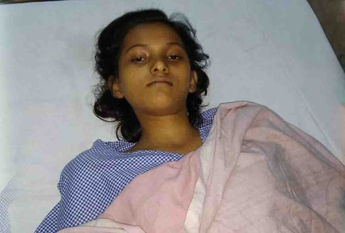 A 20 kg tumor coming out of the teenager stomach