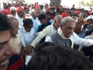 SP MPs and MLAs clash with police over flyovers inauguration