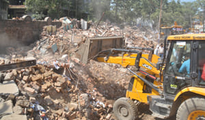 30 shops of Refugee Market collapsed