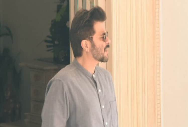 Krishna Raj Kapoor funeral rima jain kajol karishma kapoor and other celebrities reach chembur