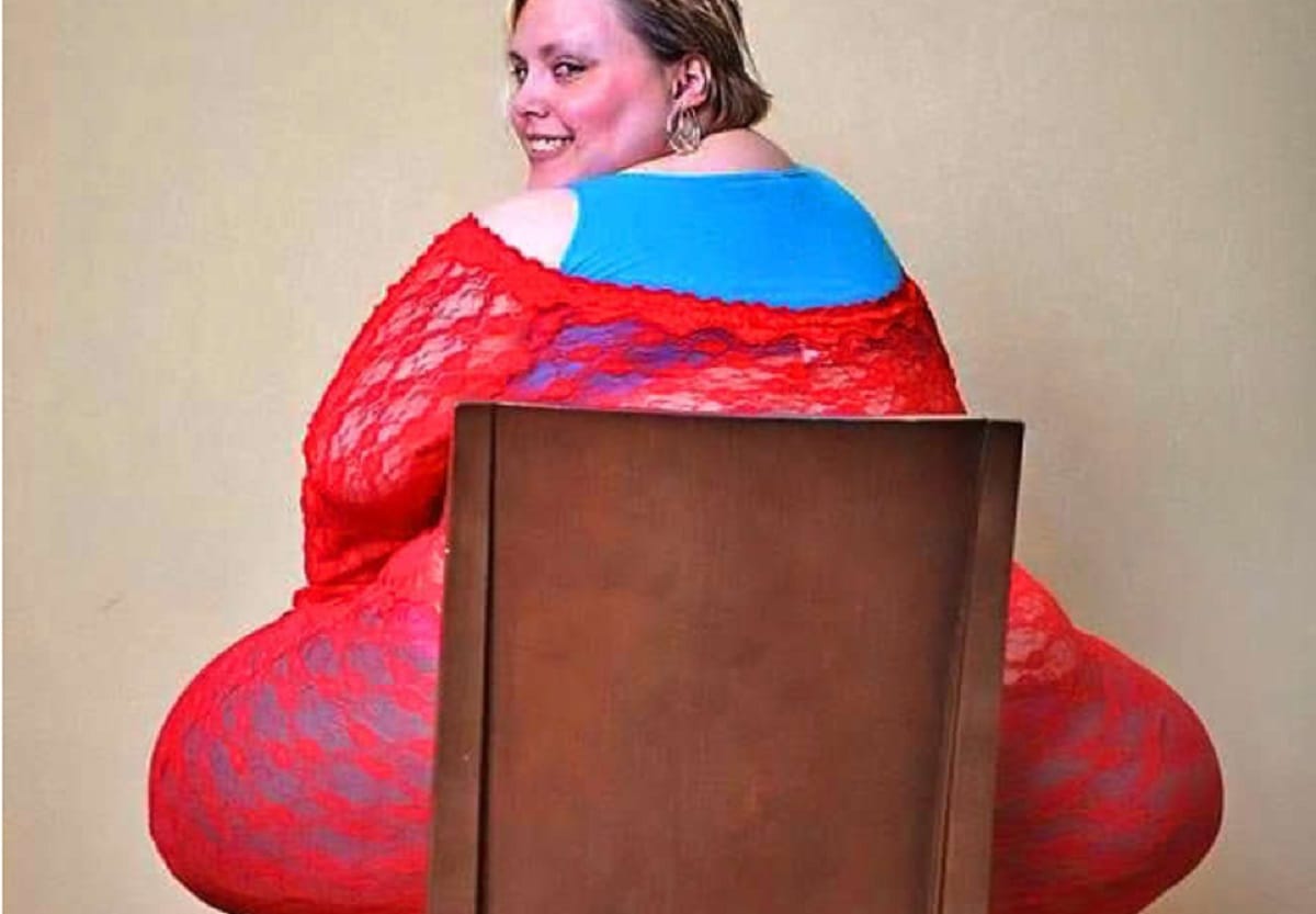 this model earn a lot because of her obesity