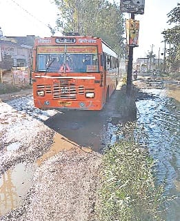rohta road se roadways bus ke sanchalan par logo me gussa